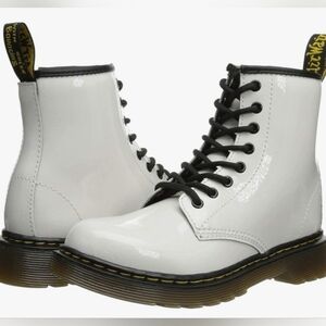 Dr Marten woman size 8 white shiny 8 eye hole boots